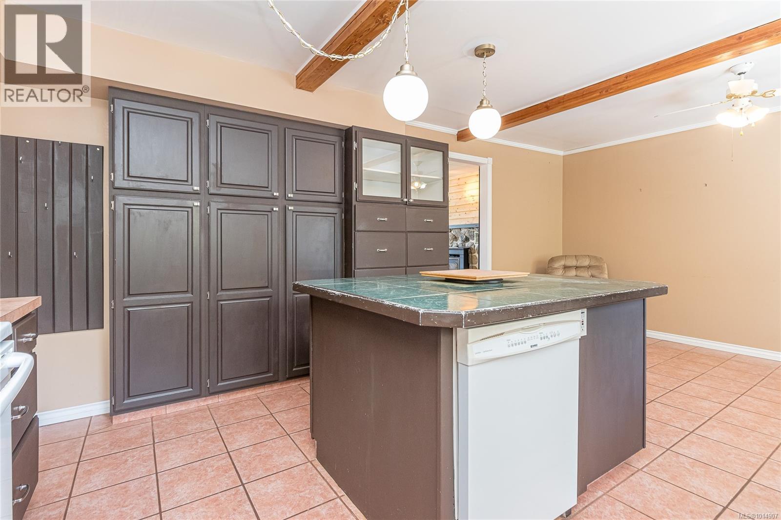 9992 Beach Dr, Chemainus