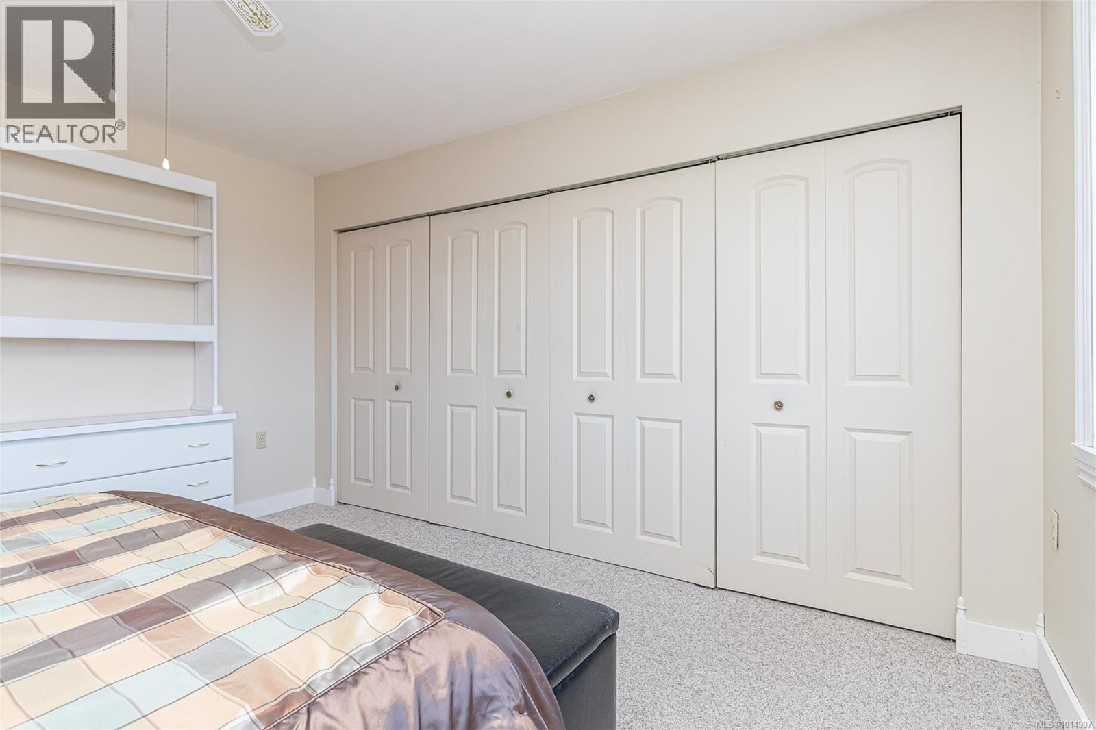9992 Beach Dr, Chemainus