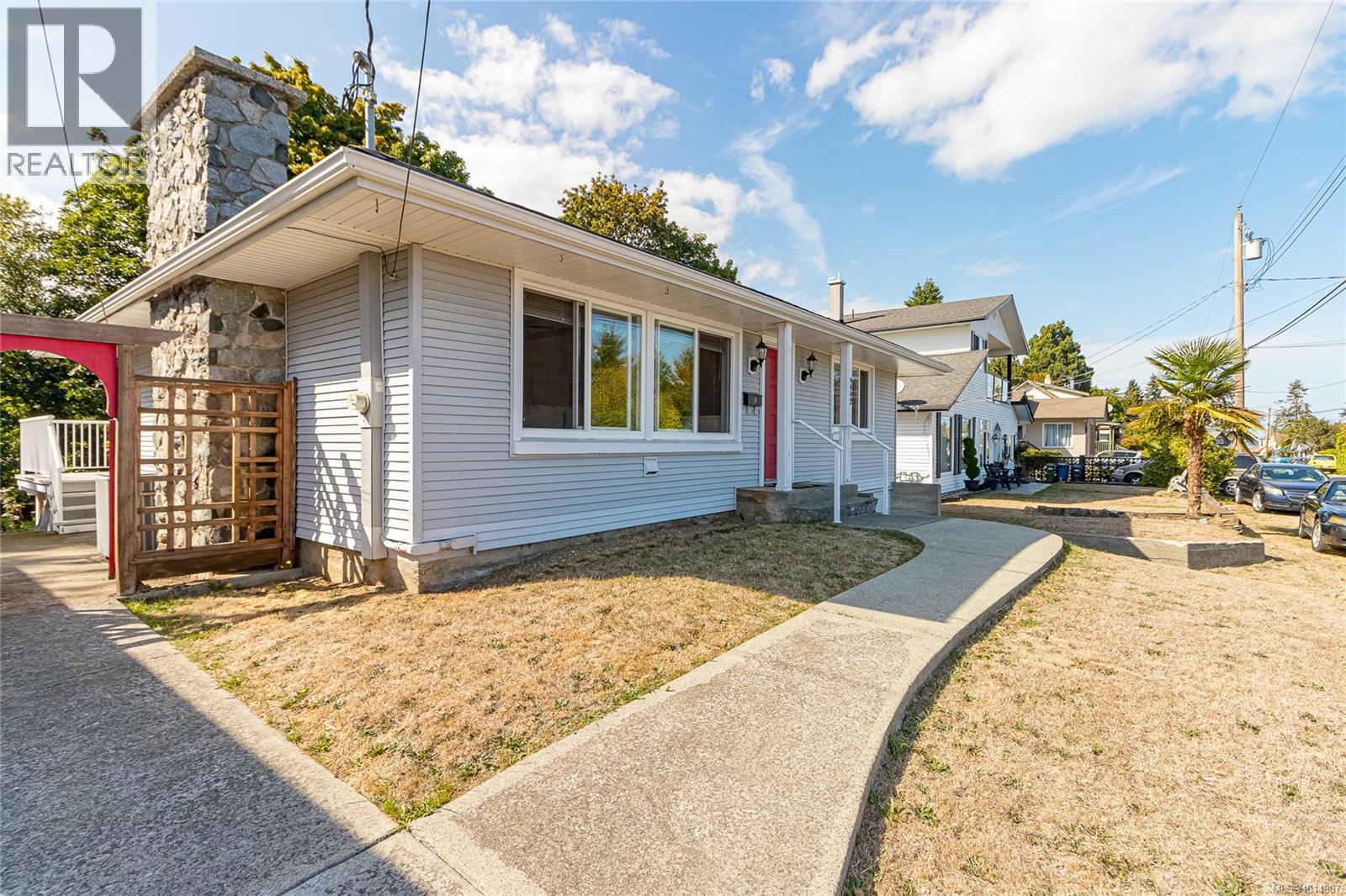 9992 Beach Dr, Chemainus