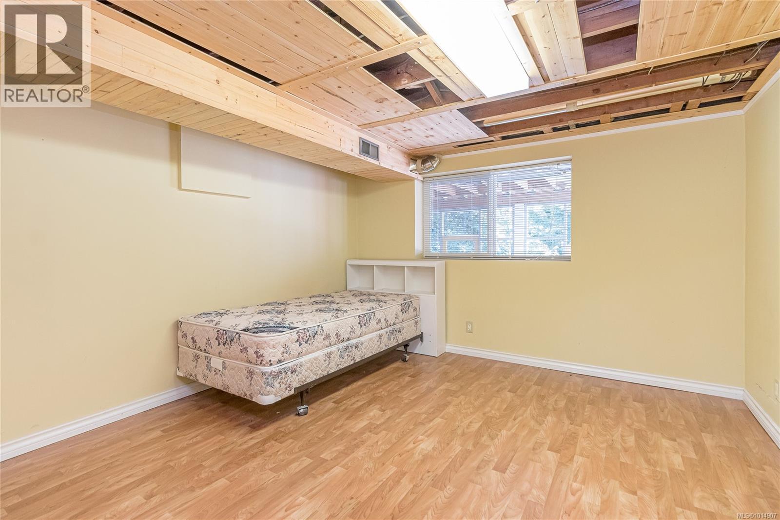 9992 Beach Dr, Chemainus
