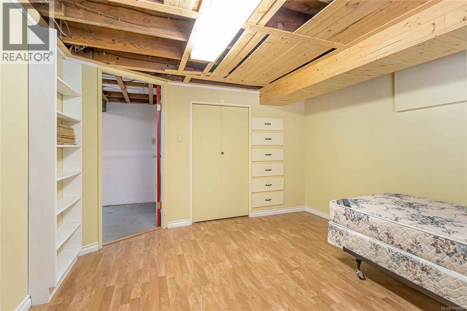 9992 Beach Dr, Chemainus
