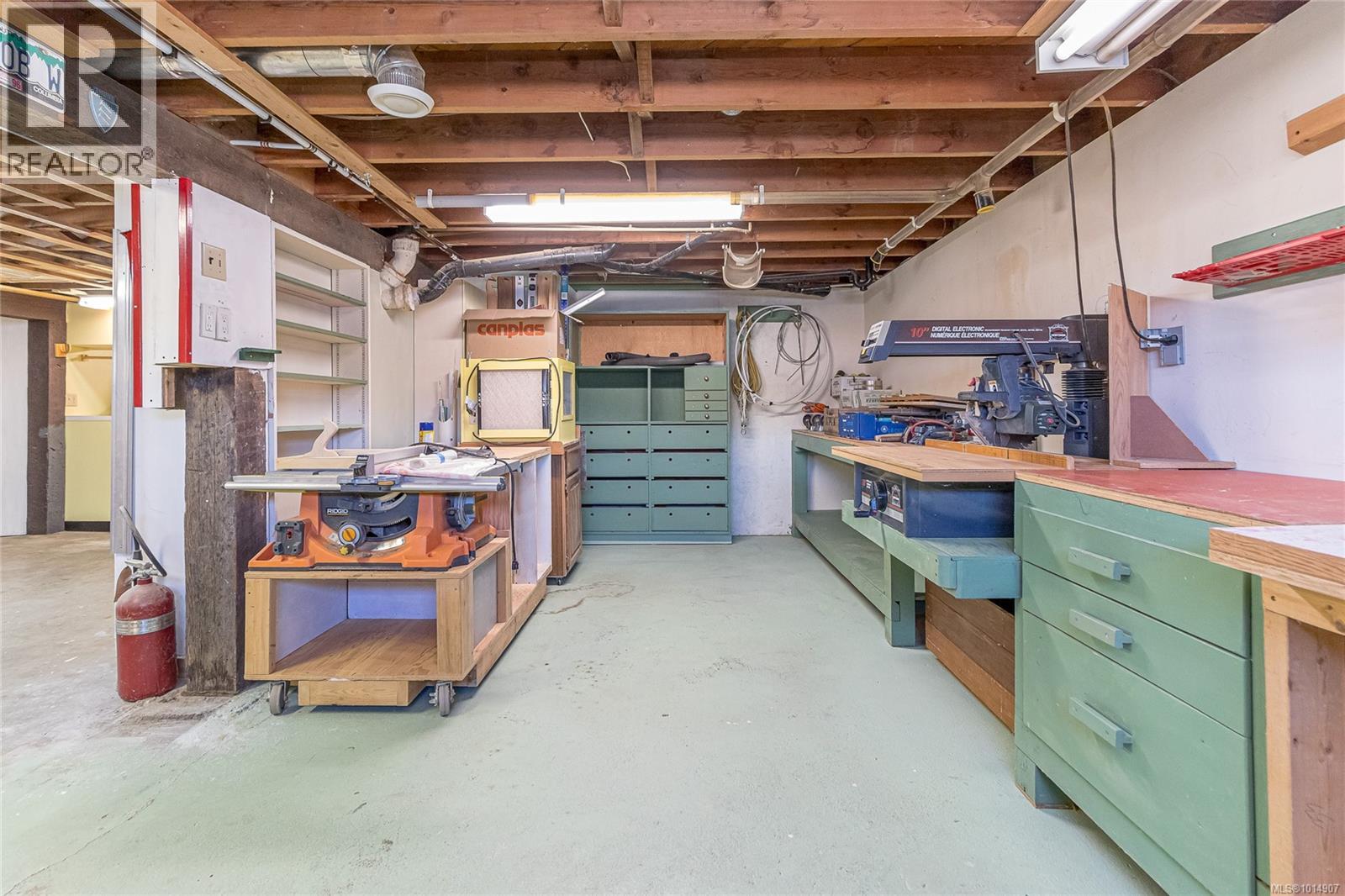 9992 Beach Dr, Chemainus