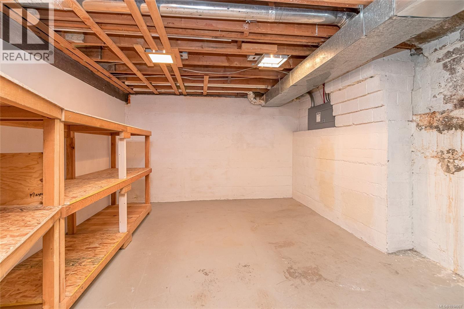 9992 Beach Dr, Chemainus