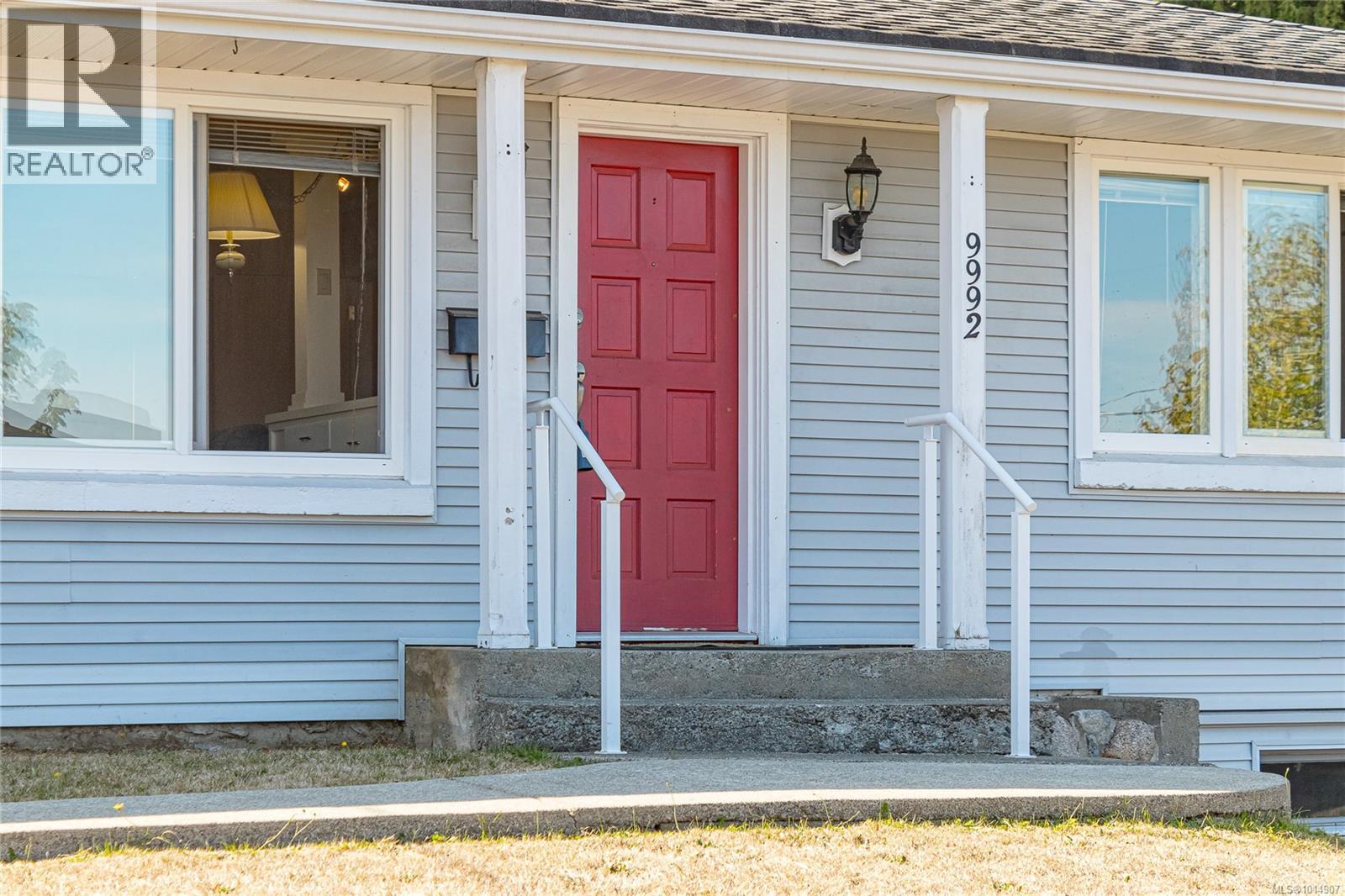 9992 Beach Dr, Chemainus