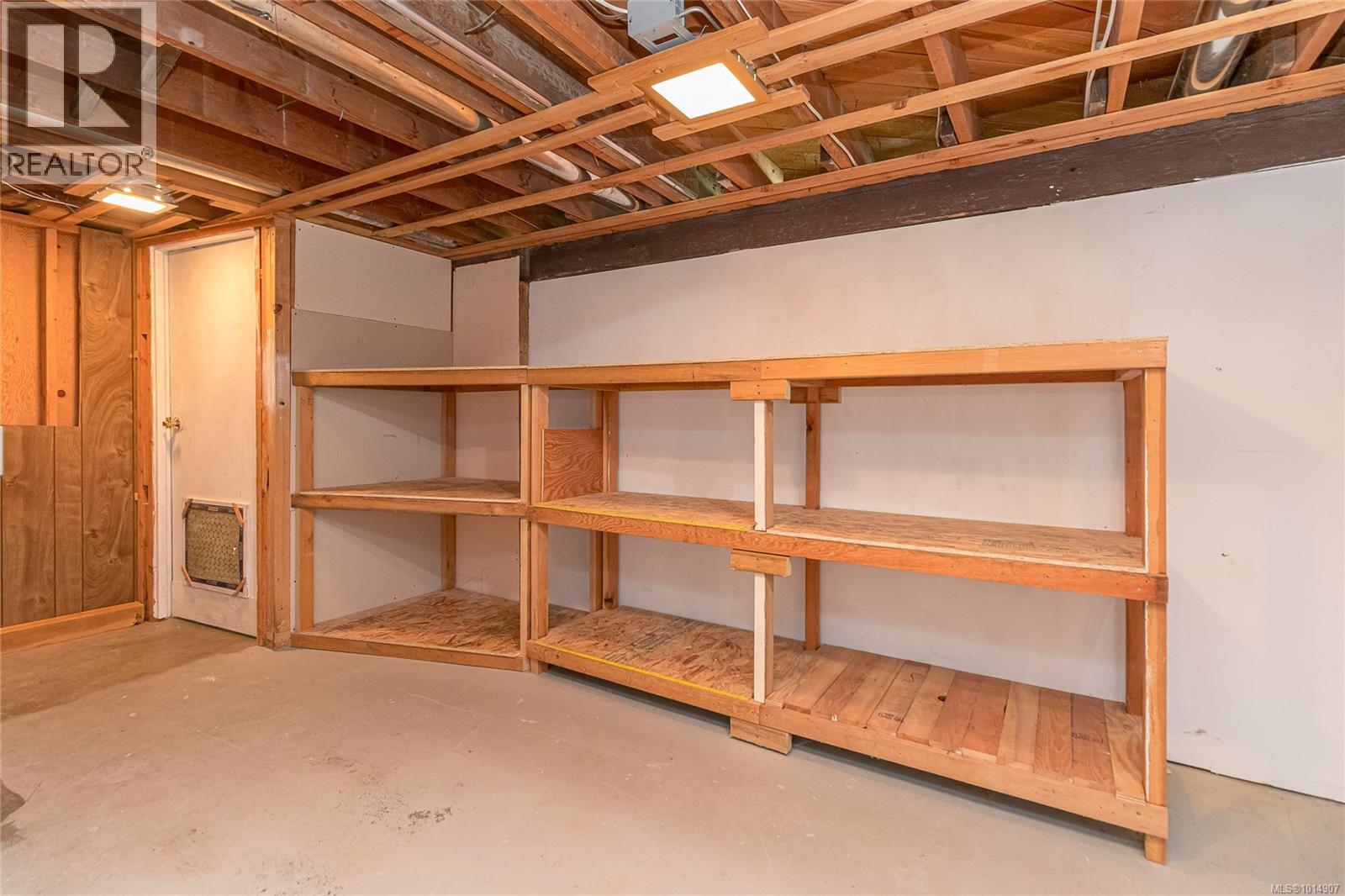 9992 Beach Dr, Chemainus