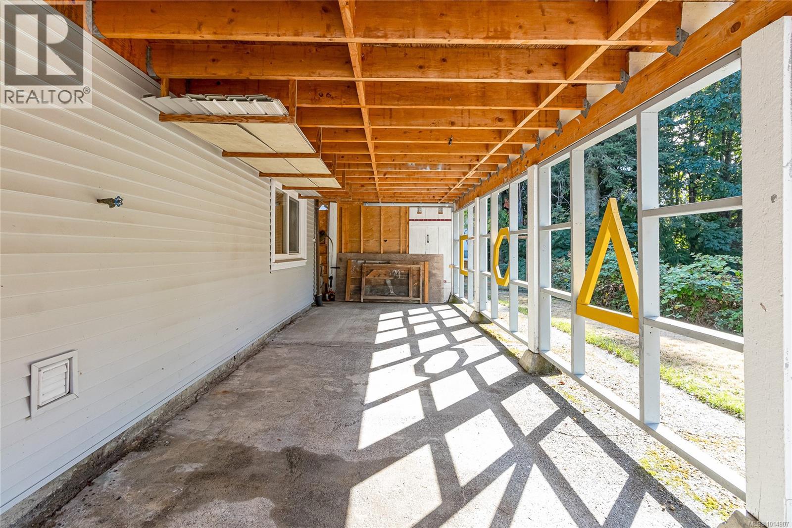 9992 Beach Dr, Chemainus