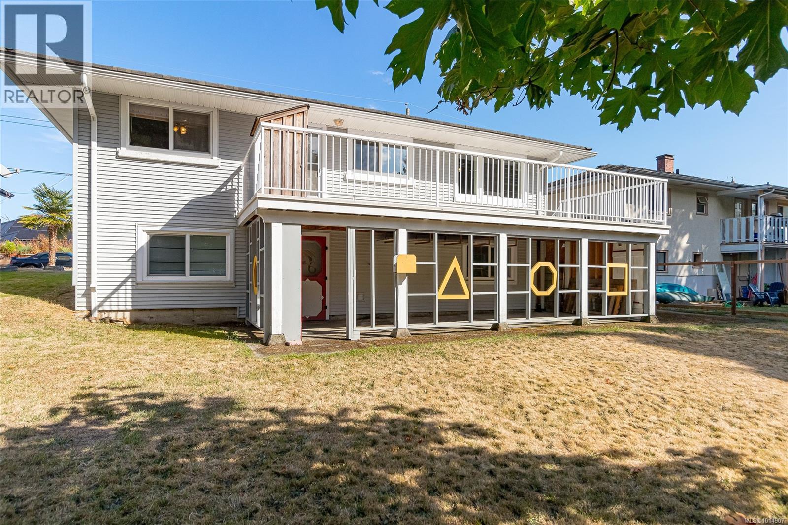 9992 Beach Dr, Chemainus