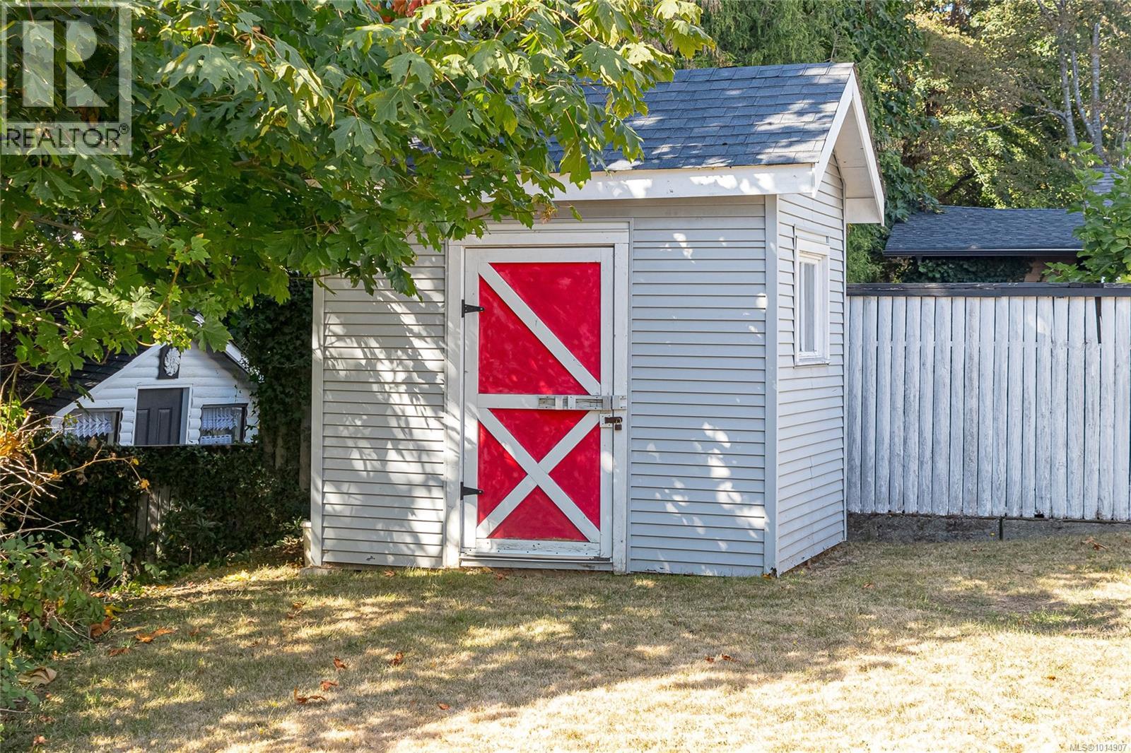 9992 Beach Dr, Chemainus