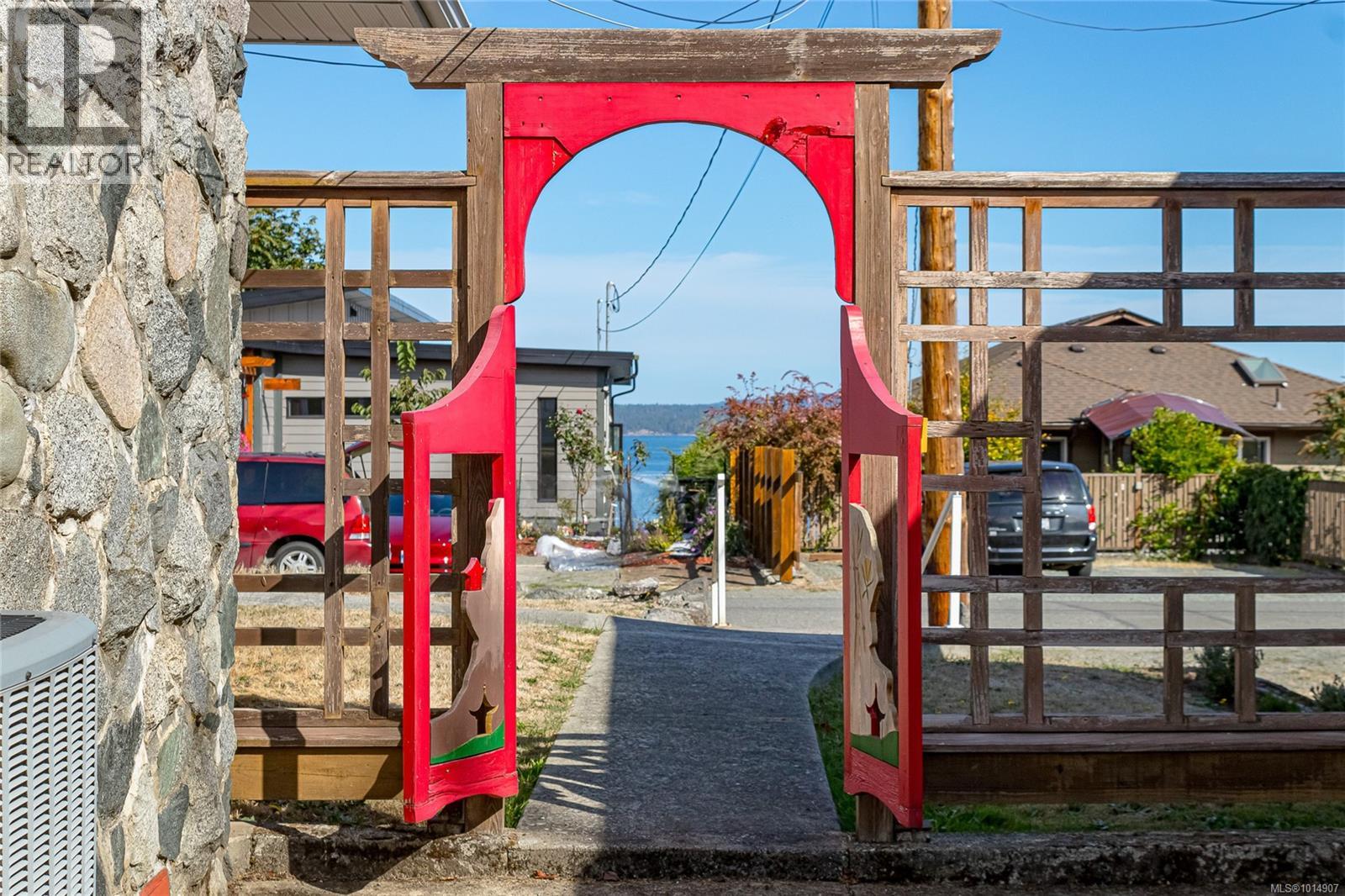 9992 Beach Dr, Chemainus