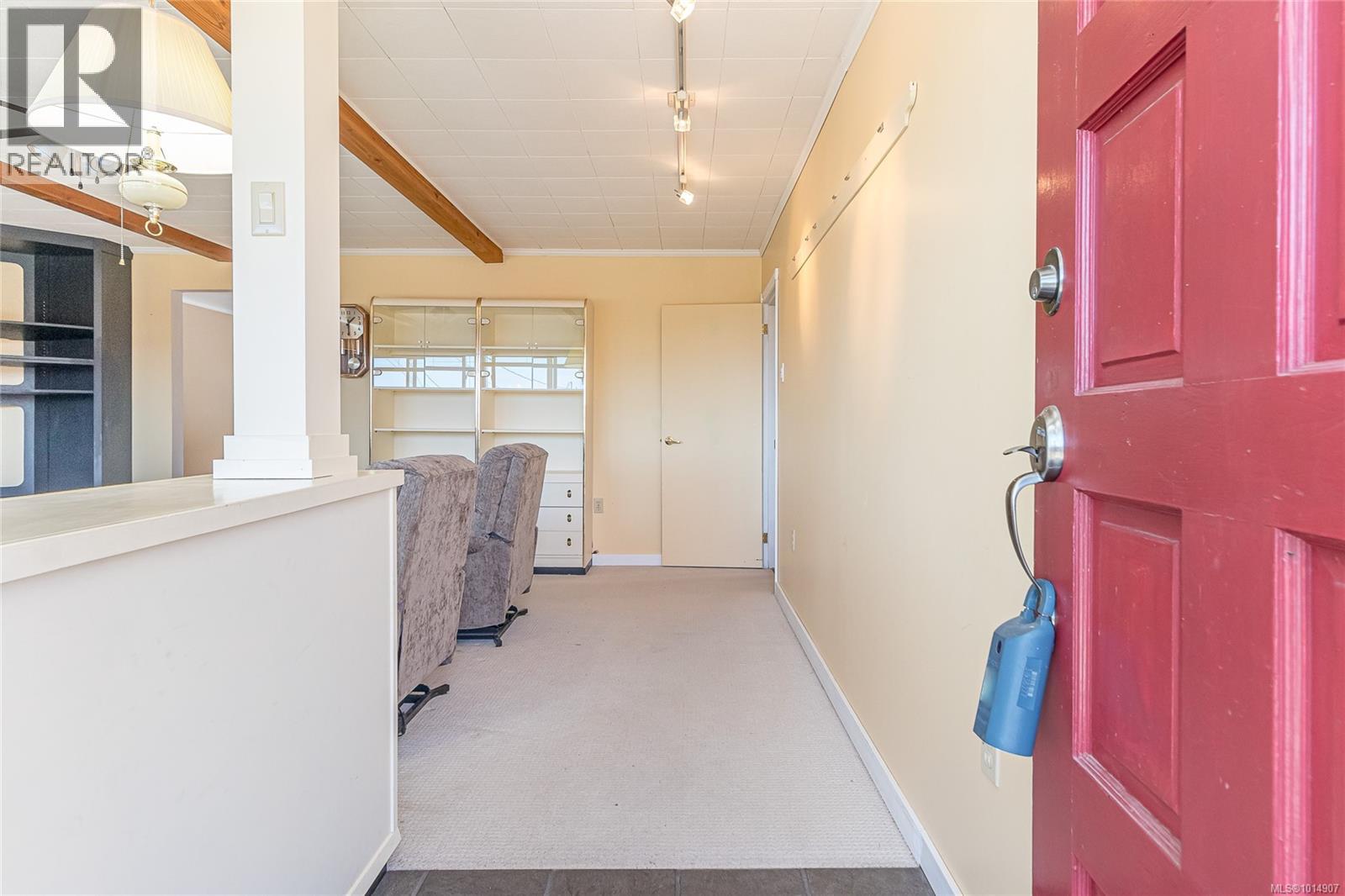 9992 Beach Dr, Chemainus