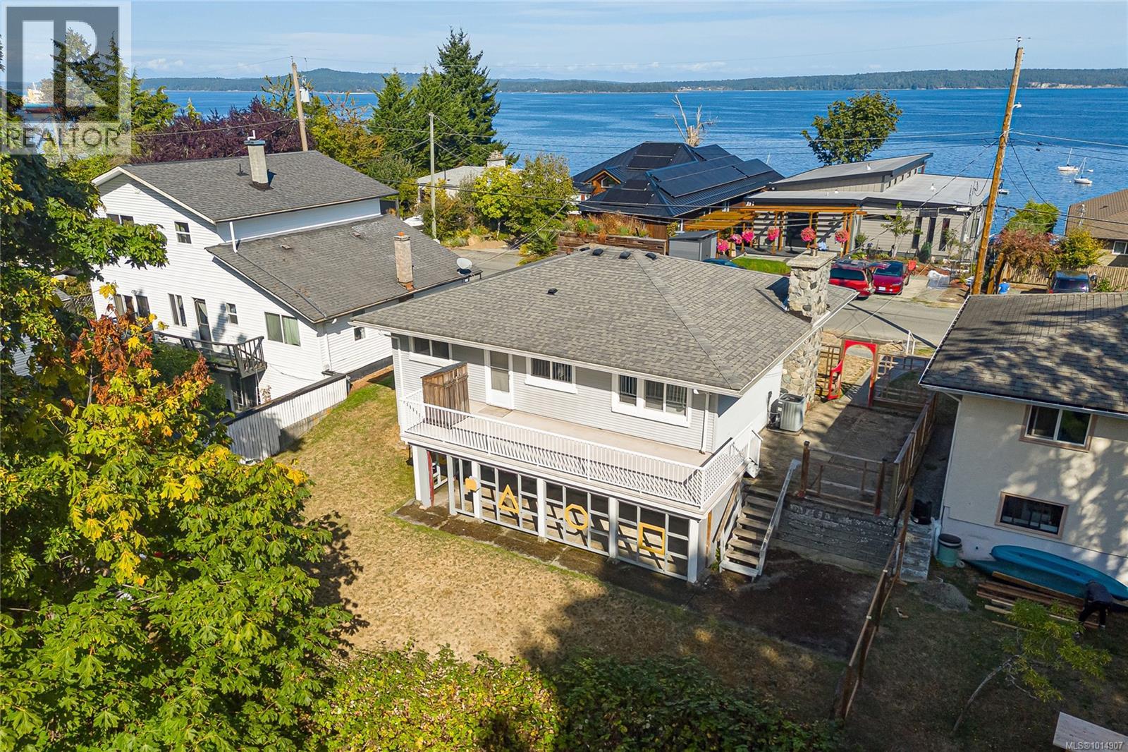 9992 Beach Dr, Chemainus
