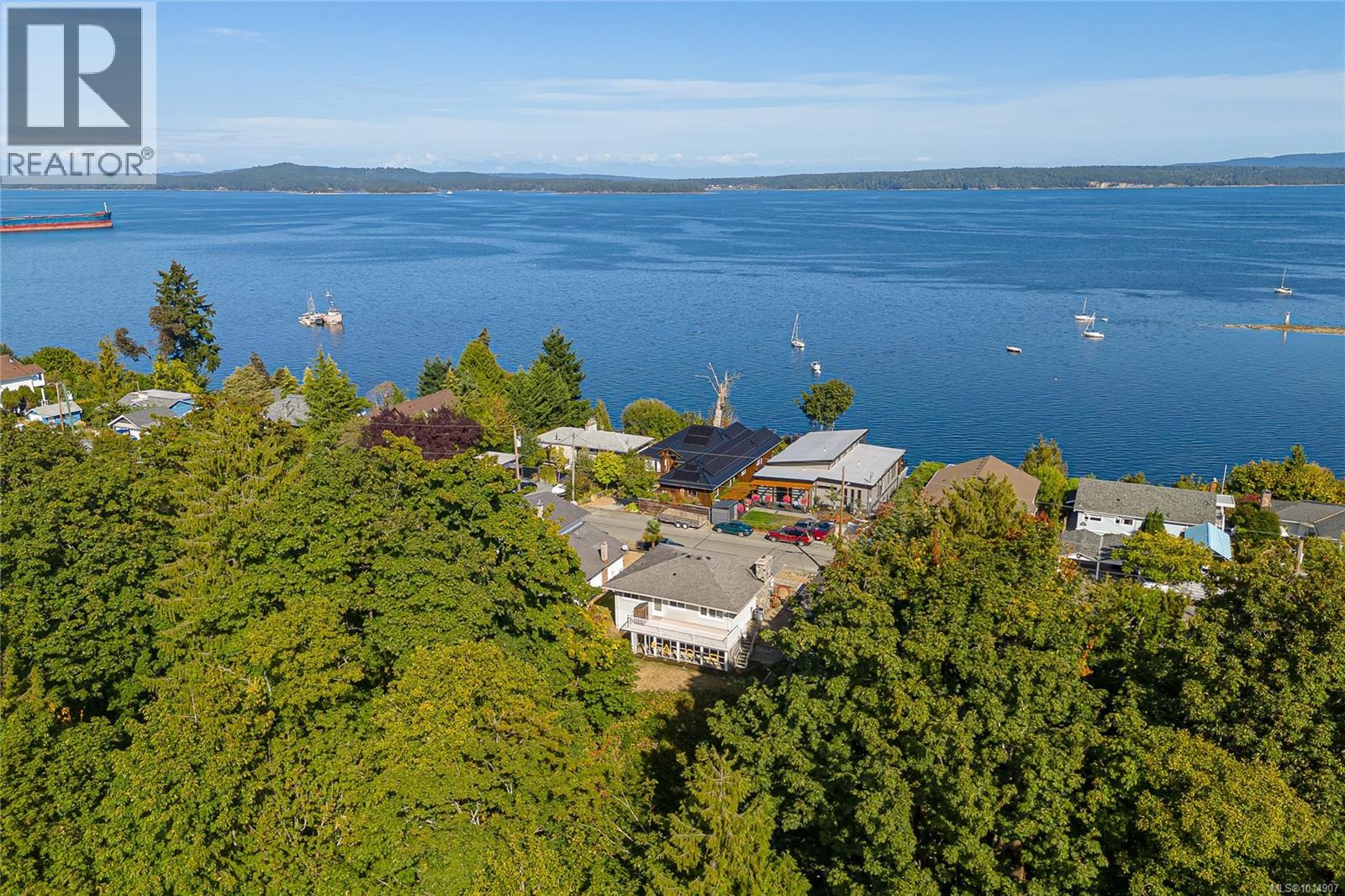 9992 Beach Dr, Chemainus