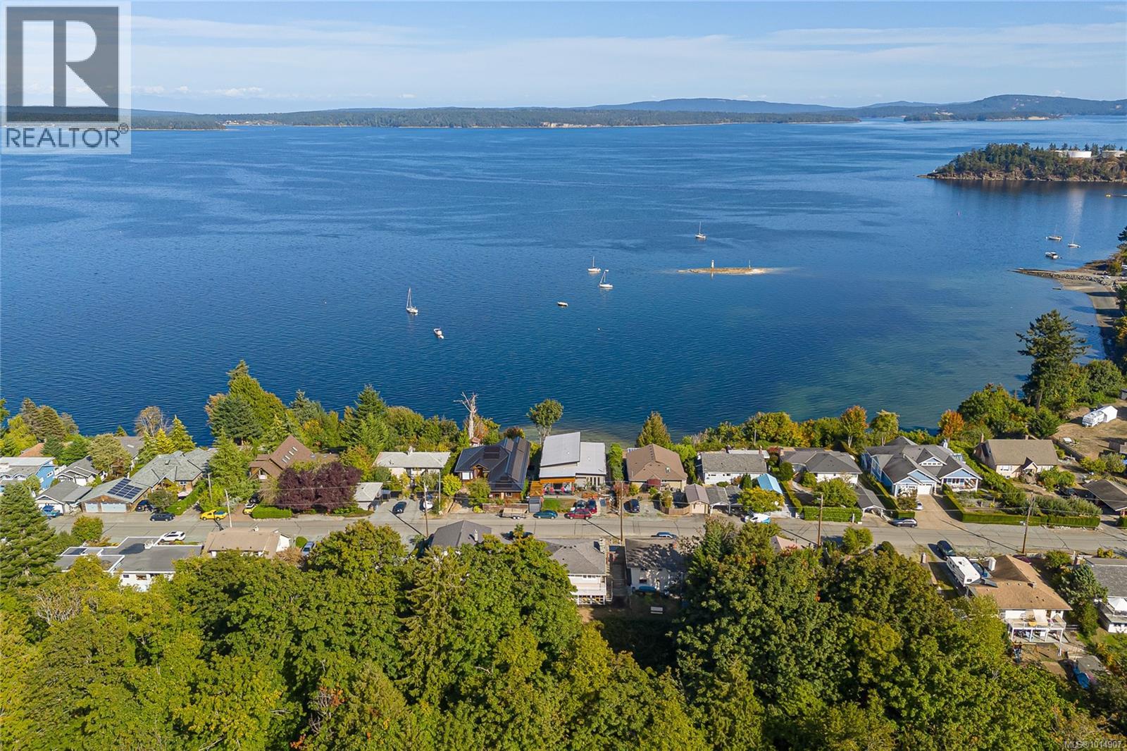 9992 Beach Dr, Chemainus
