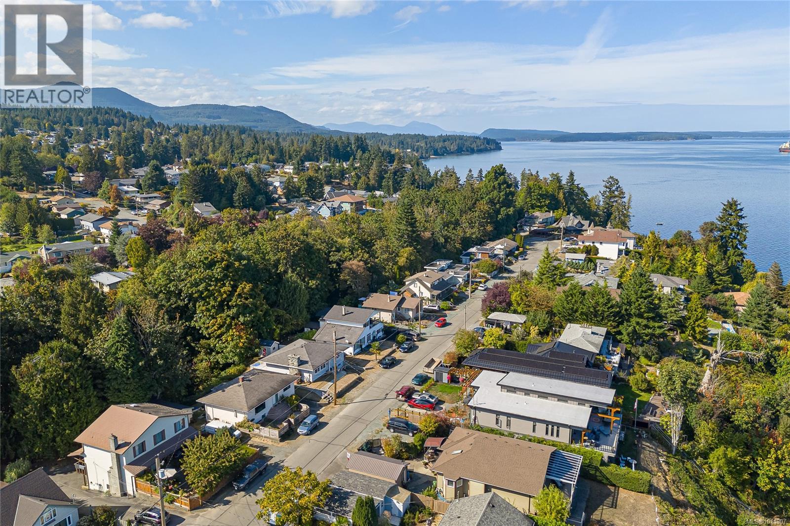 9992 Beach Dr, Chemainus