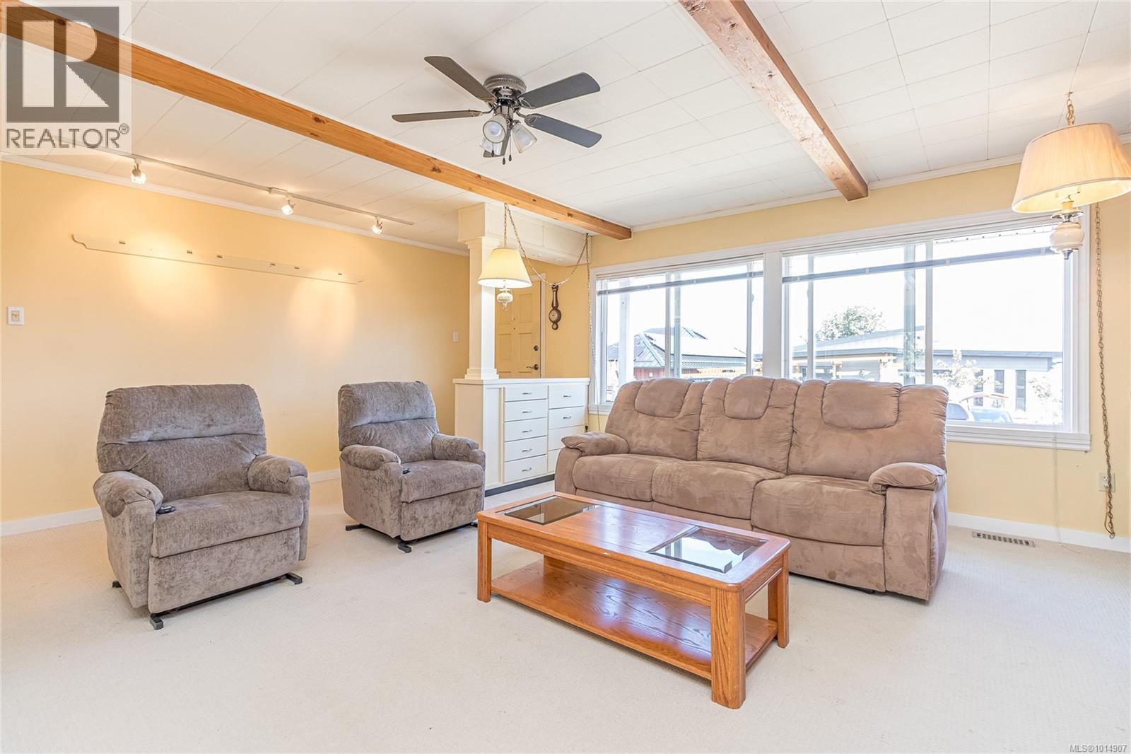 9992 Beach Dr, Chemainus