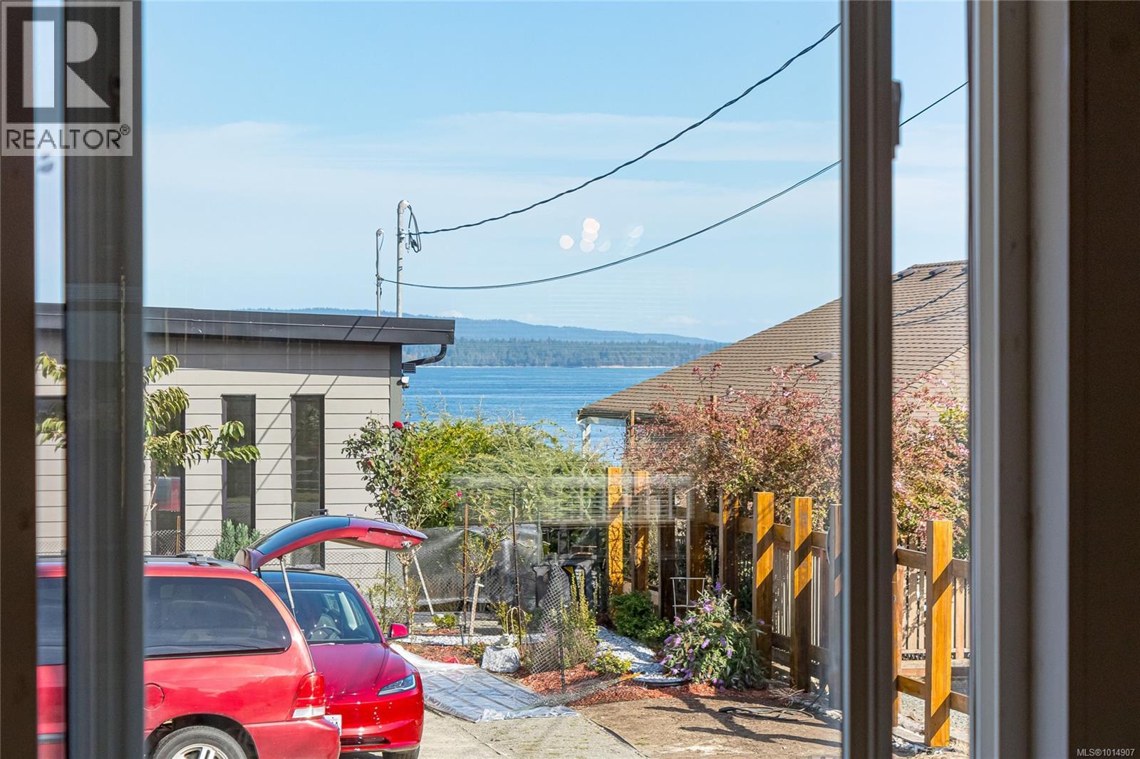 9992 Beach Dr, Chemainus