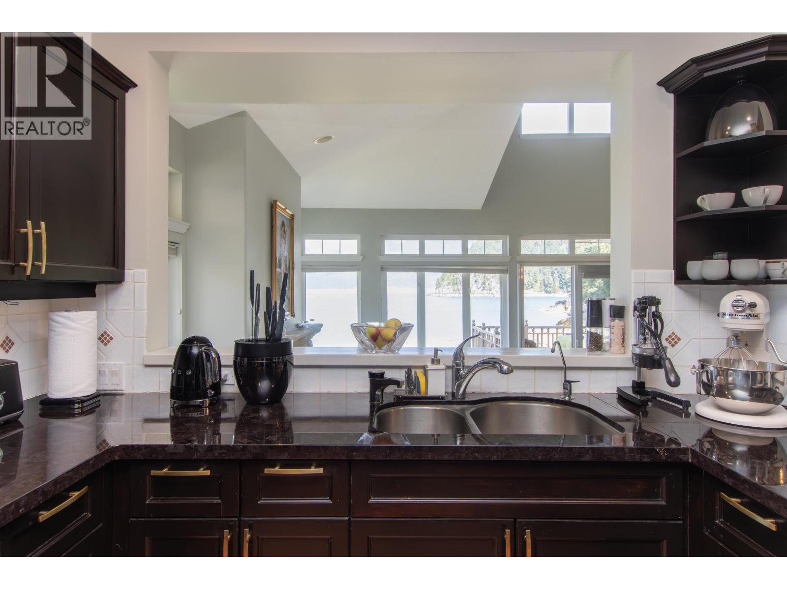 7 BEACH DRIVE, West Vancouver