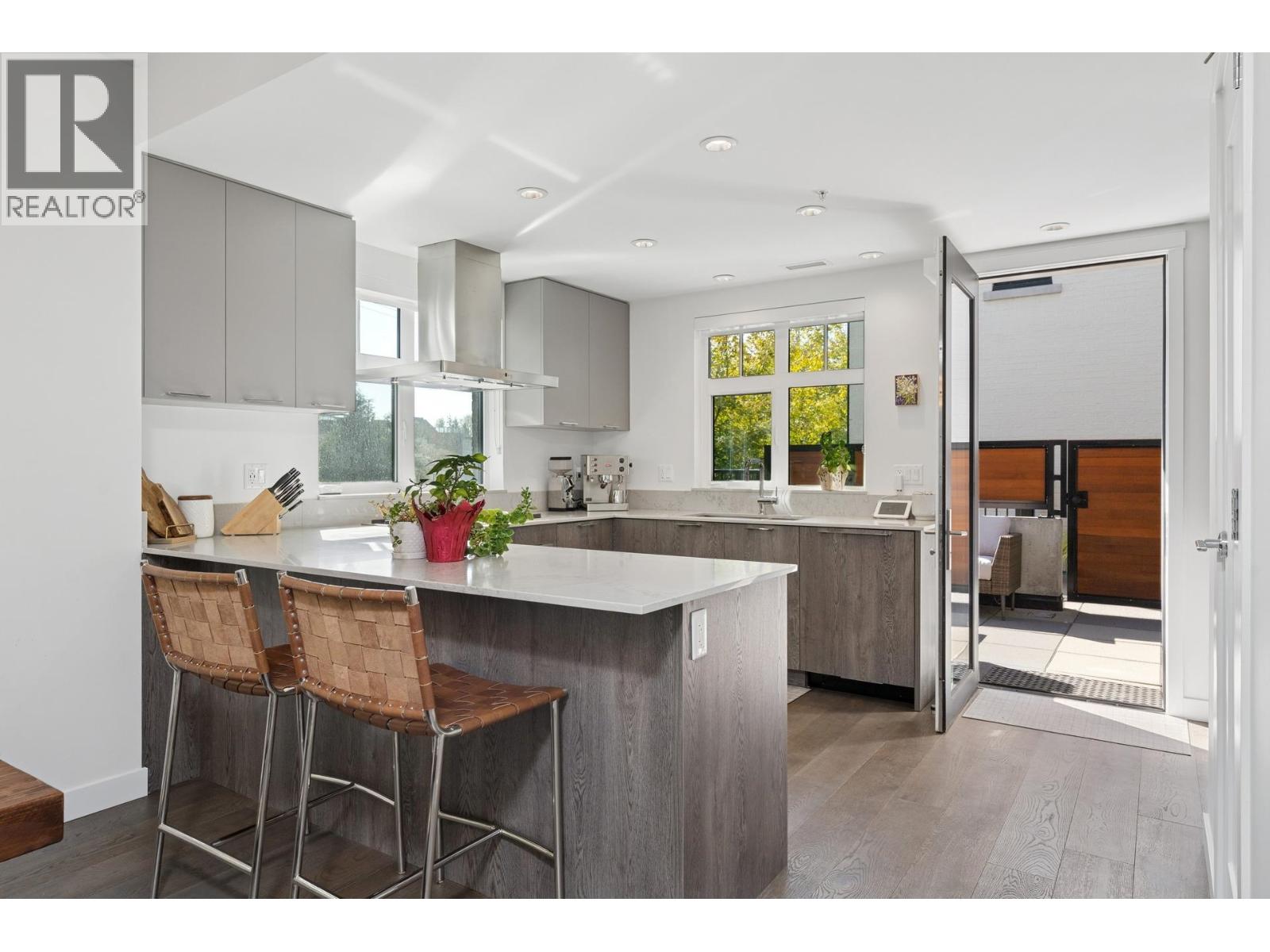 19 1960 GLENAIRE DRIVE, North Vancouver
