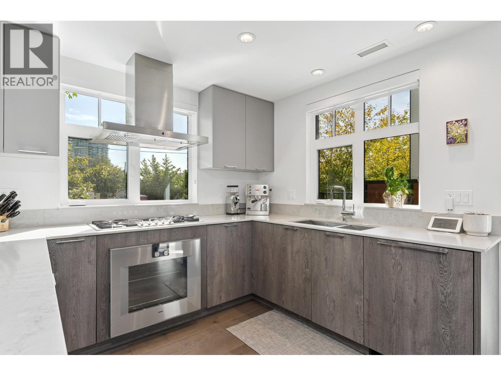 19 1960 GLENAIRE DRIVE, North Vancouver
