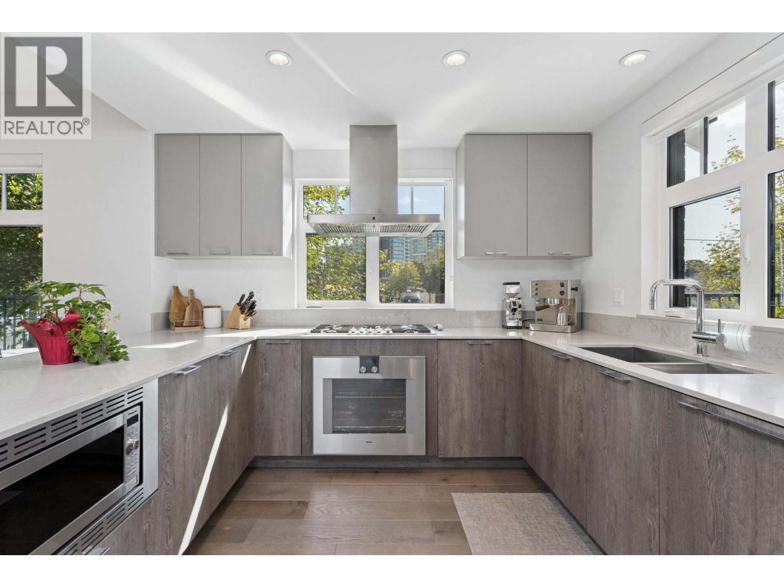 19 1960 GLENAIRE DRIVE, North Vancouver