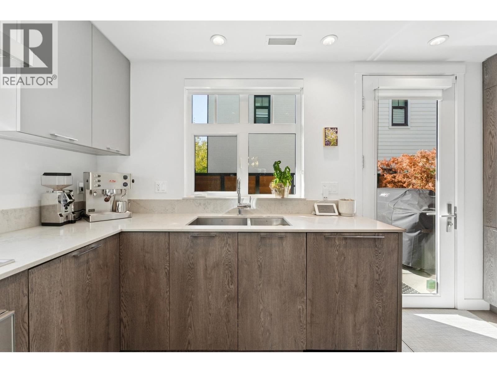 19 1960 GLENAIRE DRIVE, North Vancouver