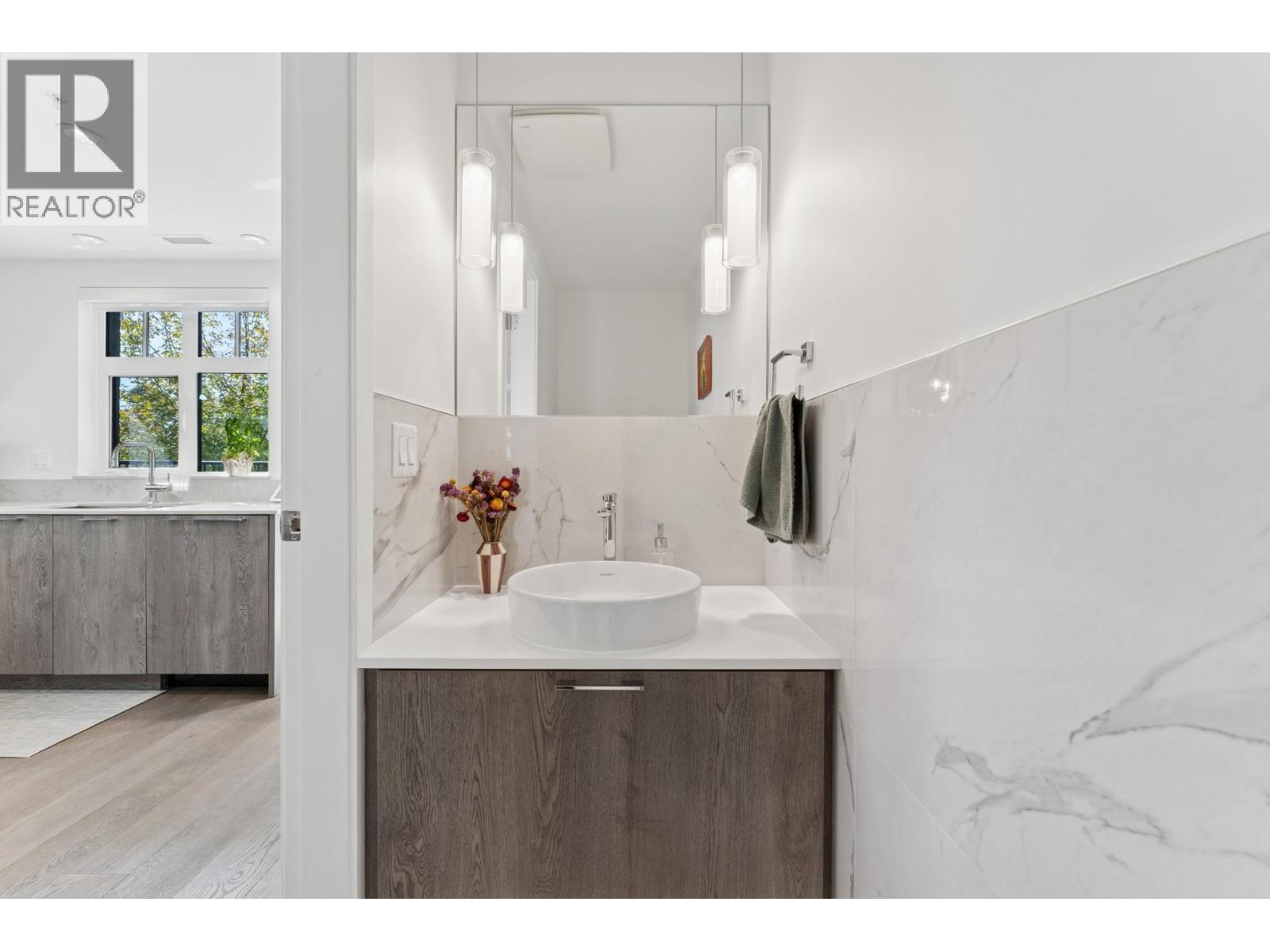 19 1960 GLENAIRE DRIVE, North Vancouver
