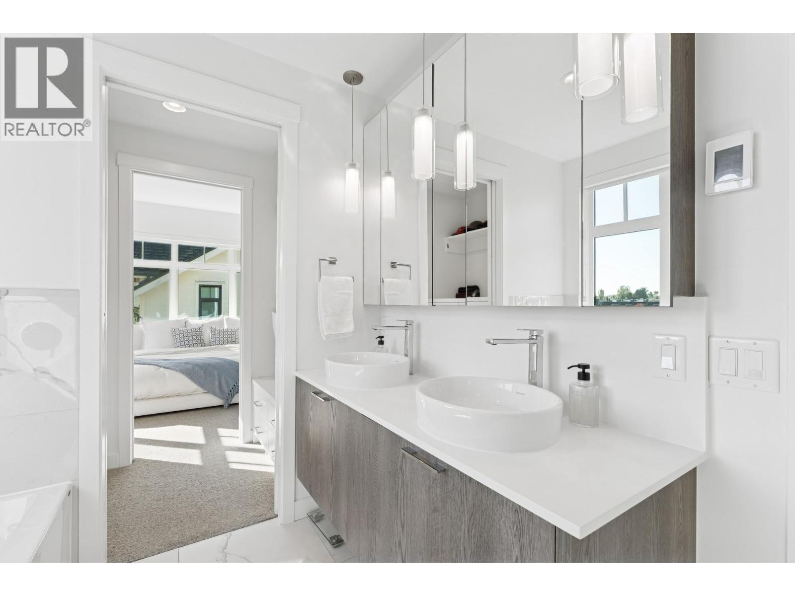 19 1960 GLENAIRE DRIVE, North Vancouver