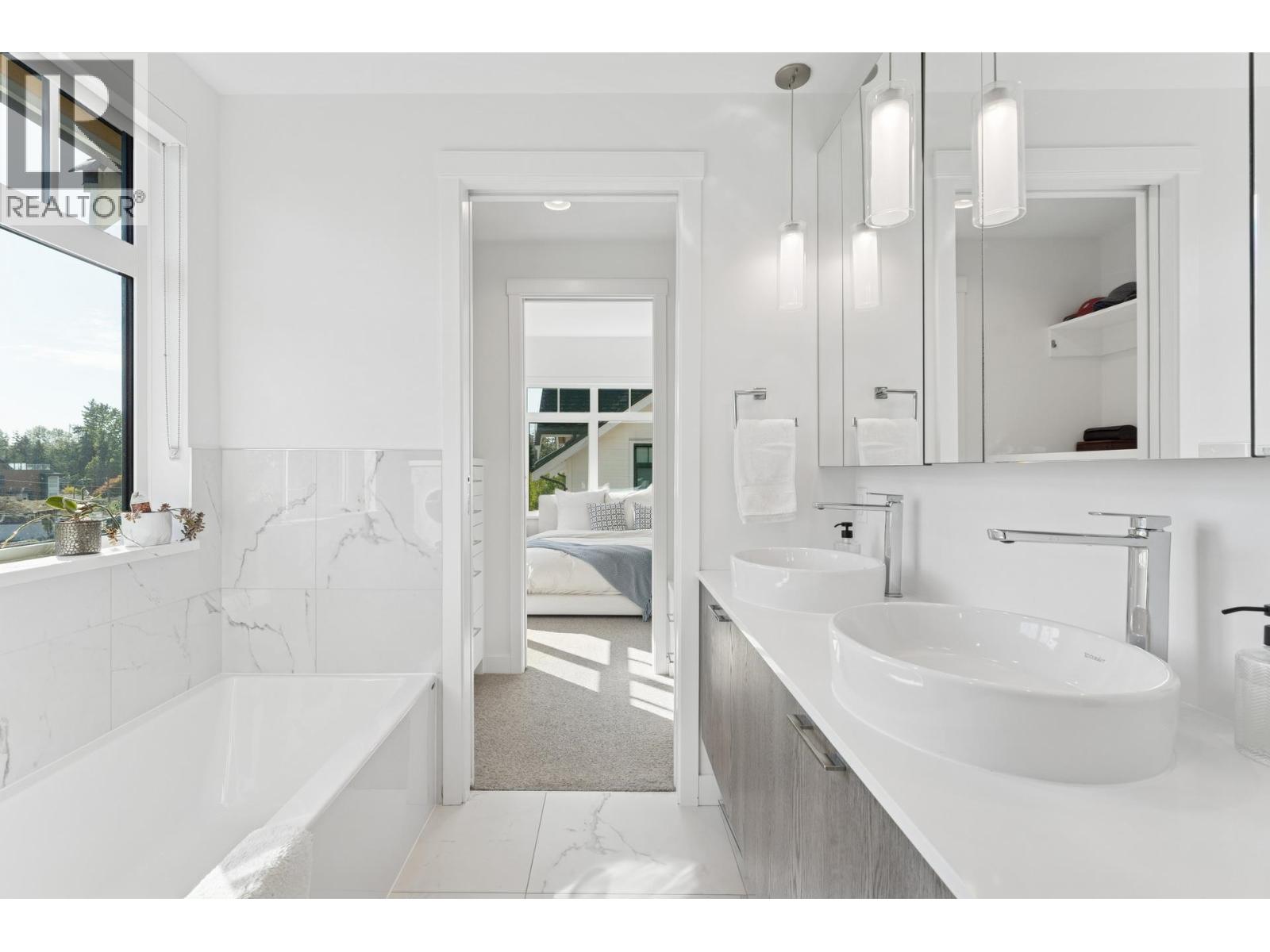 19 1960 GLENAIRE DRIVE, North Vancouver