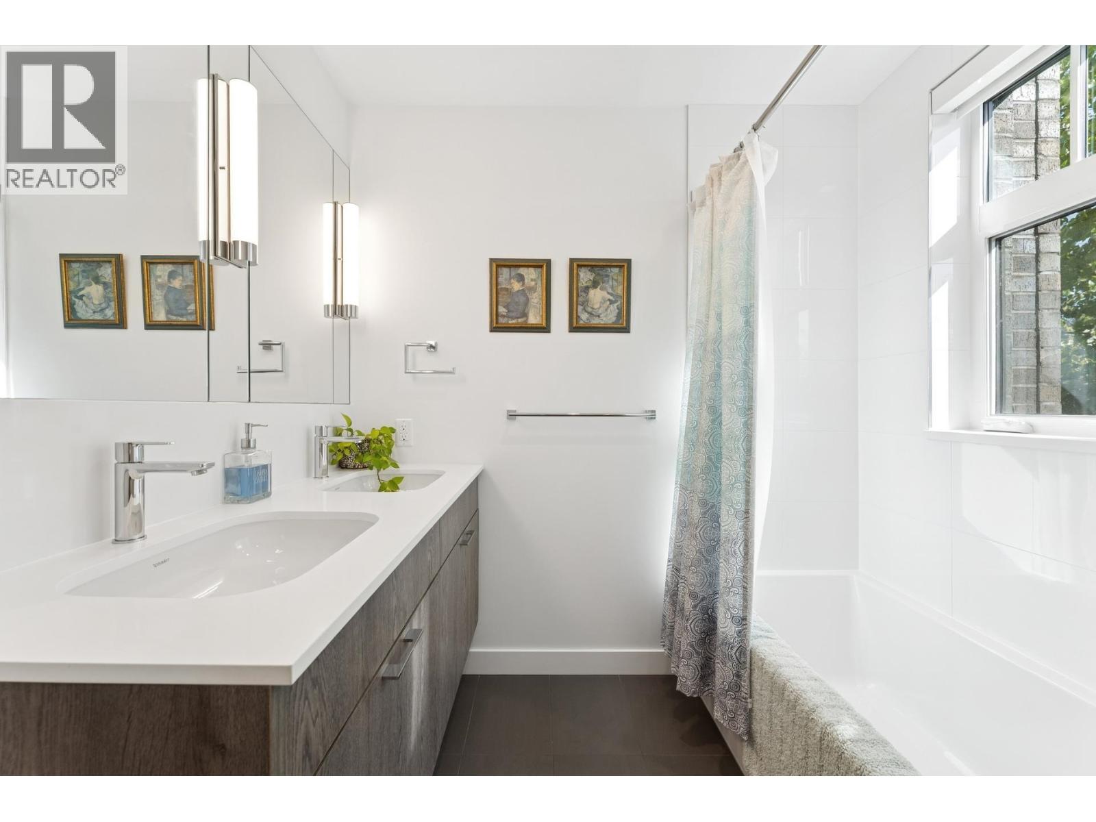 19 1960 GLENAIRE DRIVE, North Vancouver
