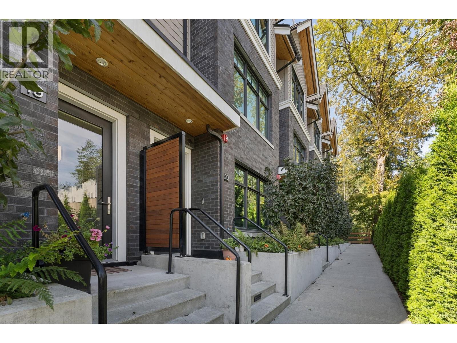 19 1960 GLENAIRE DRIVE, North Vancouver