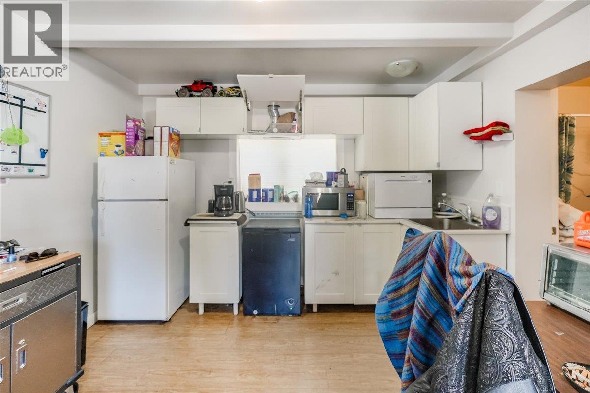  2100 Crestview Crescent, Castlegar