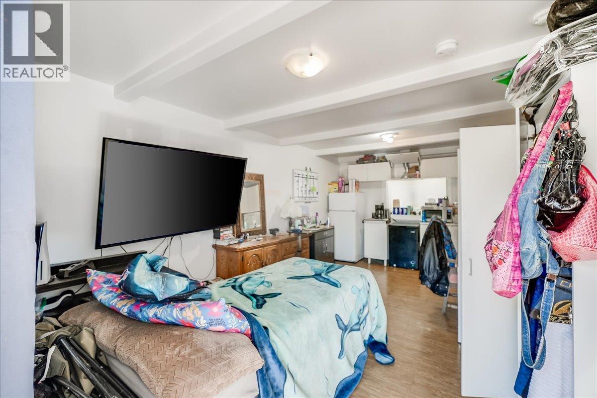  2100 Crestview Crescent, Castlegar