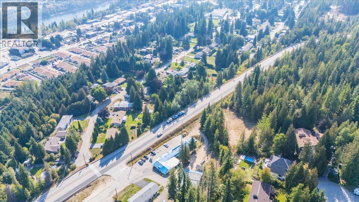  2100 Crestview Crescent, Castlegar