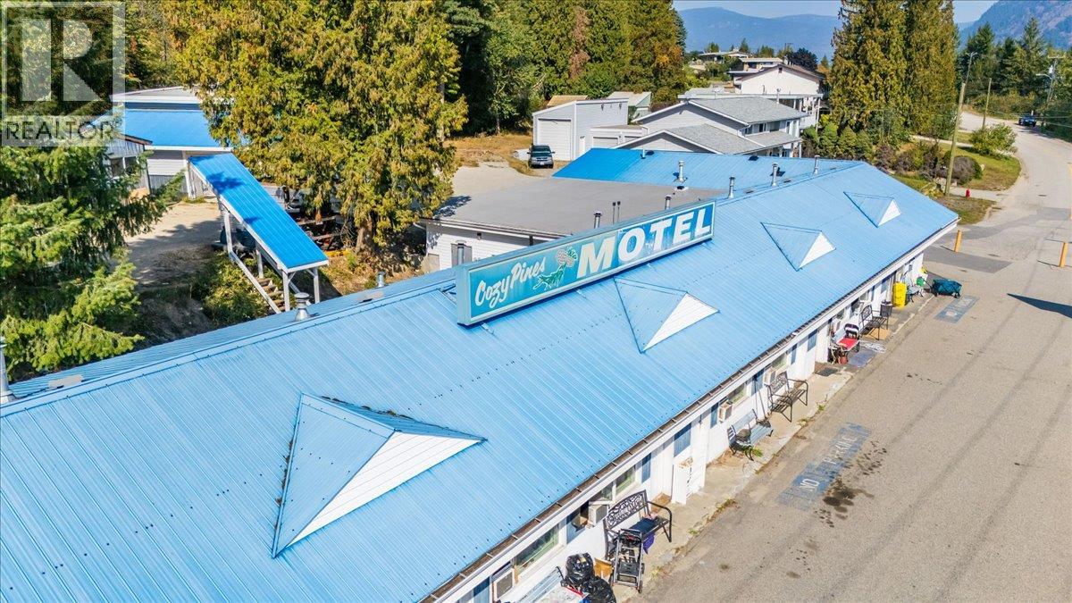  2100 Crestview Crescent, Castlegar