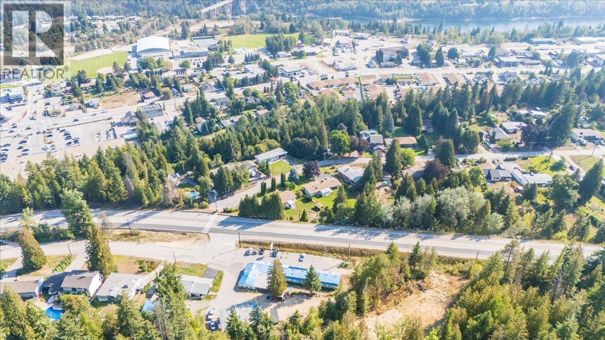  2100 Crestview Crescent, Castlegar