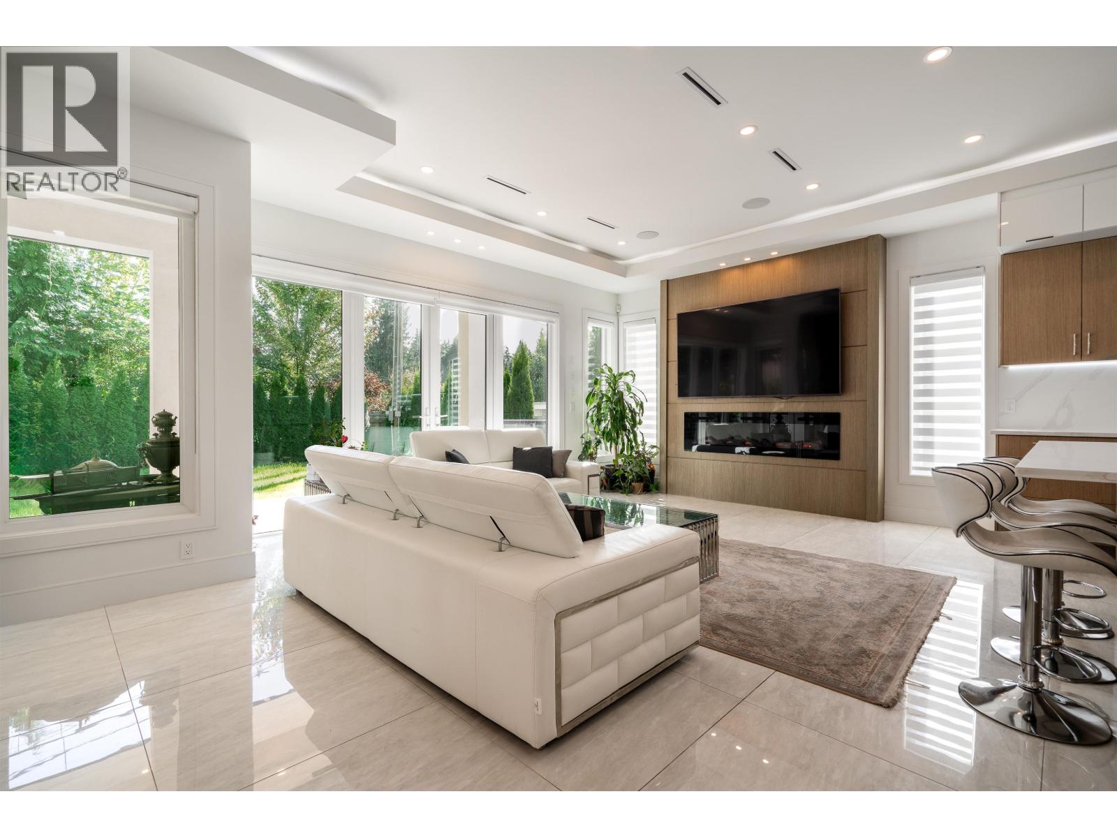 929 CANYON BOULEVARD, North Vancouver