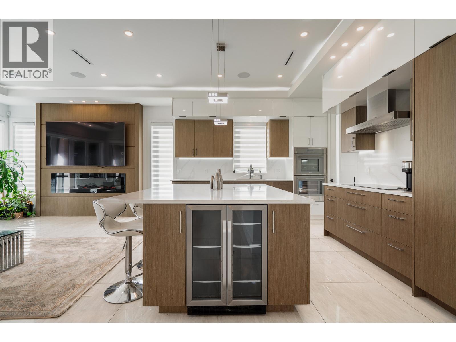 929 CANYON BOULEVARD, North Vancouver