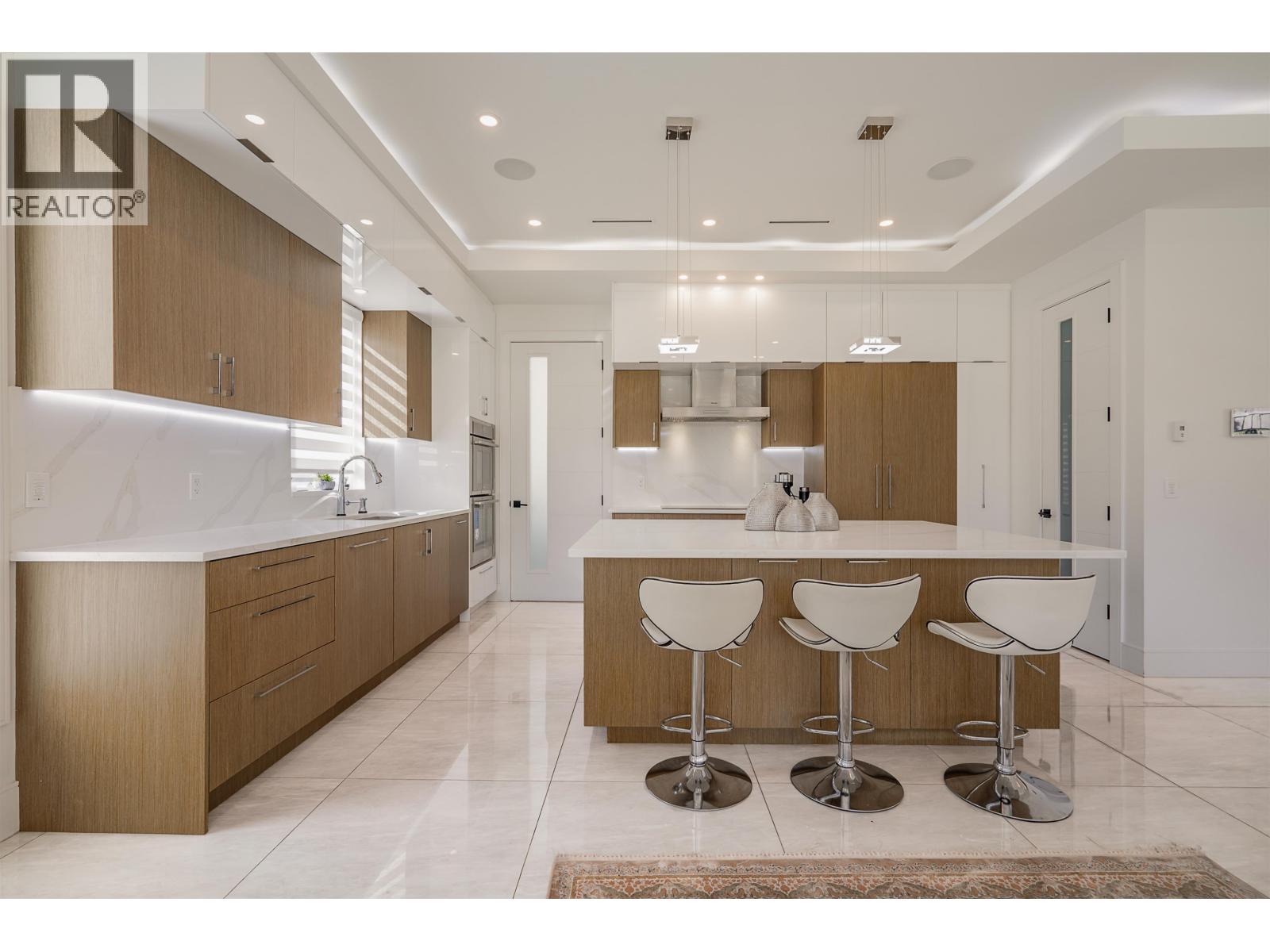 929 CANYON BOULEVARD, North Vancouver