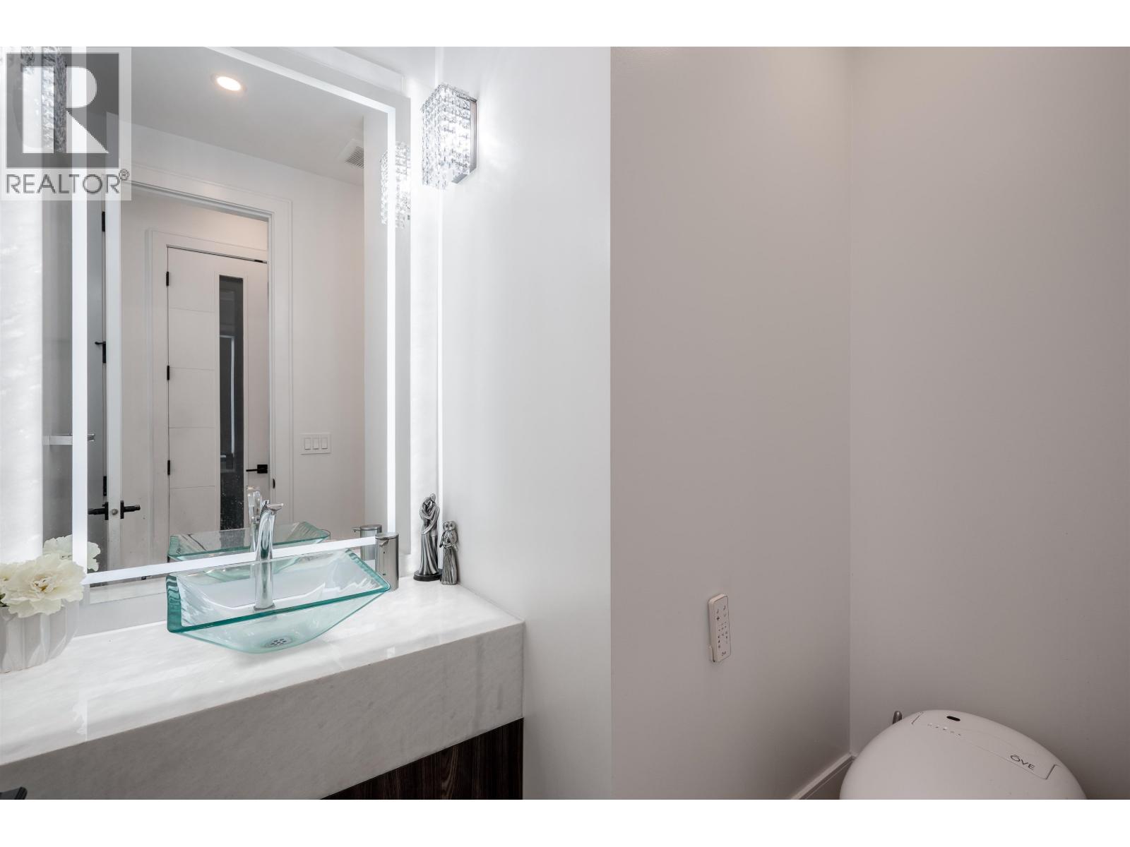 929 CANYON BOULEVARD, North Vancouver