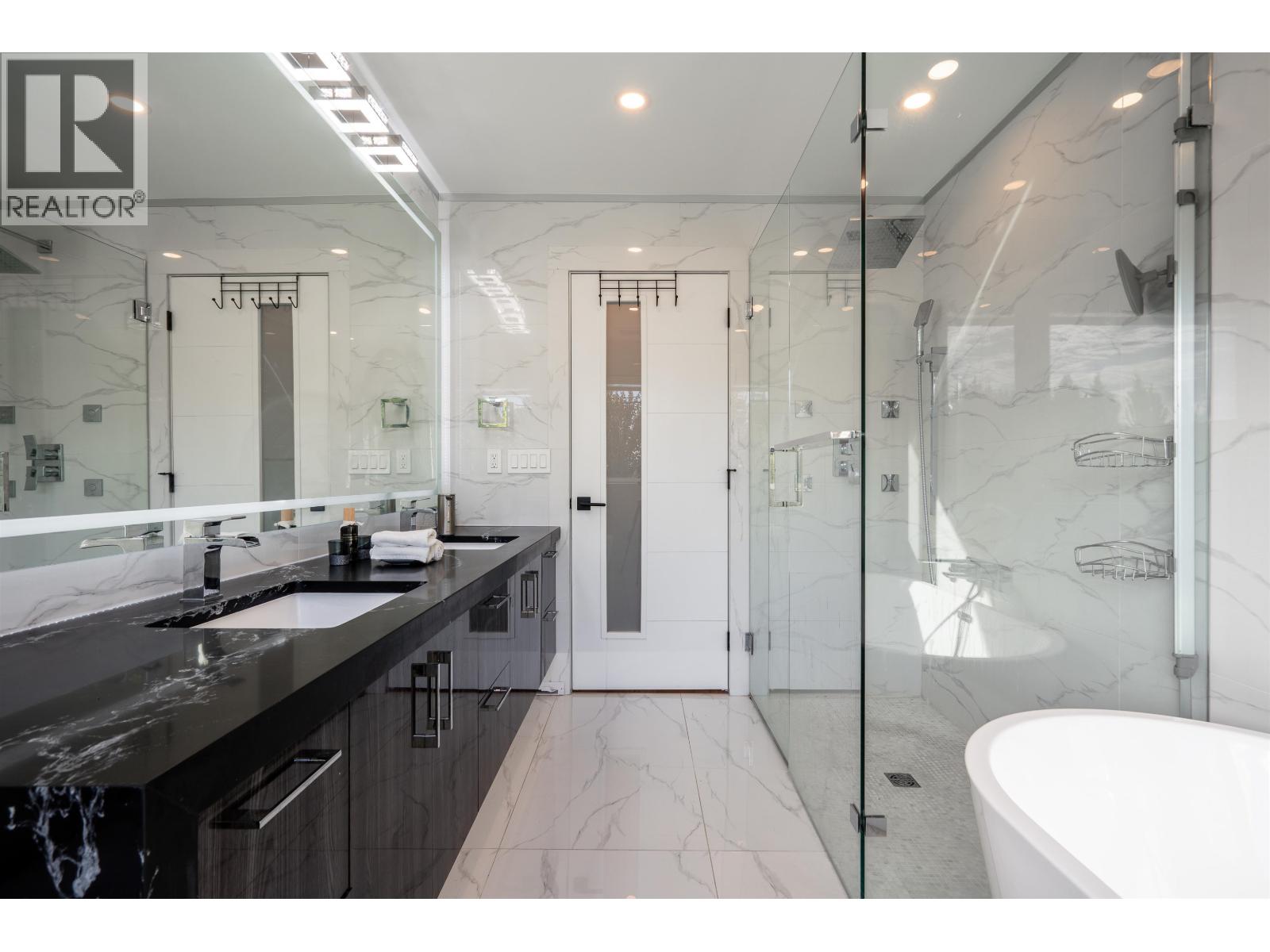 929 CANYON BOULEVARD, North Vancouver