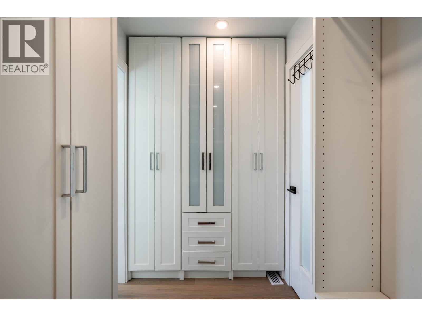 929 CANYON BOULEVARD, North Vancouver