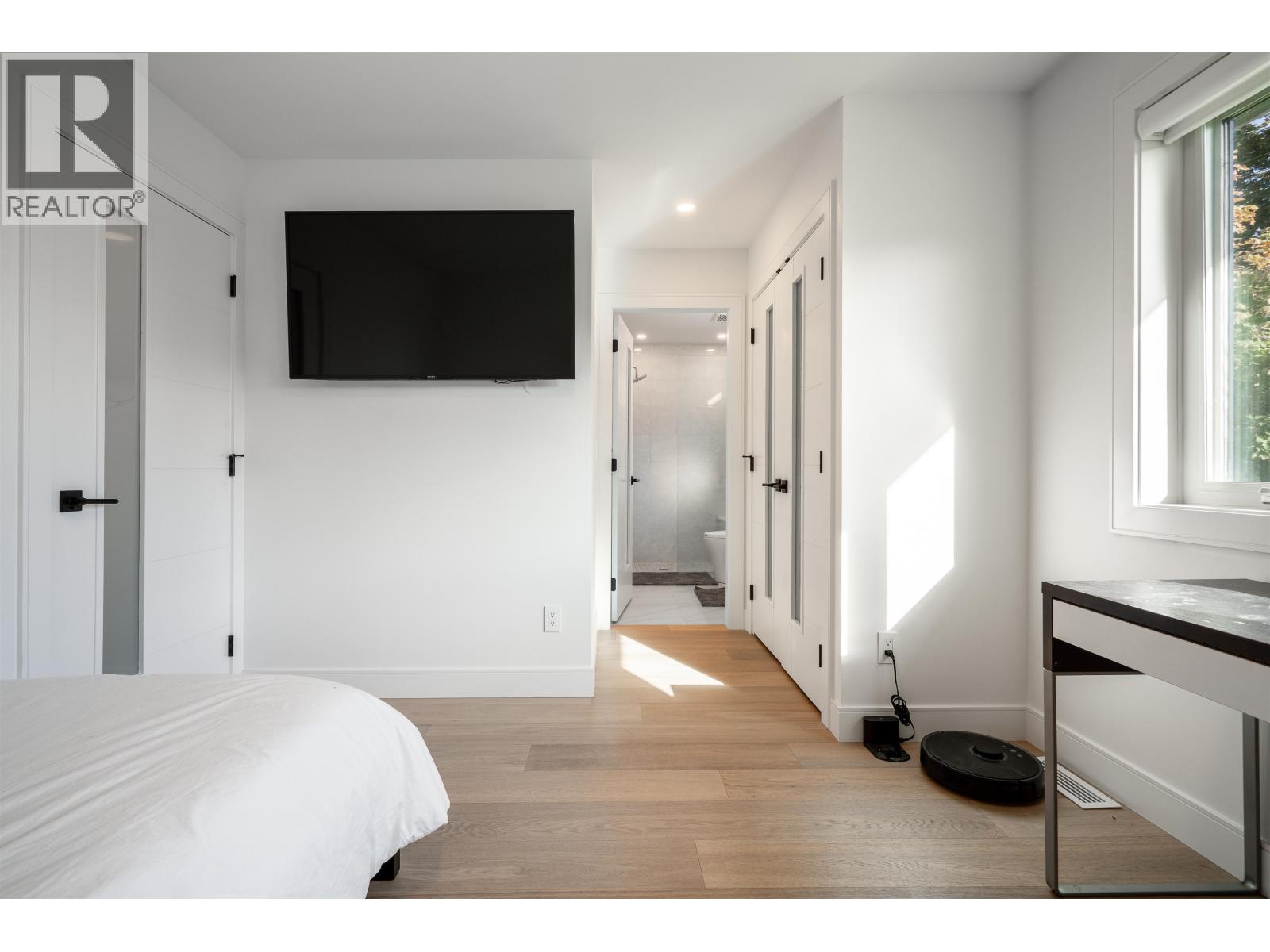 929 CANYON BOULEVARD, North Vancouver