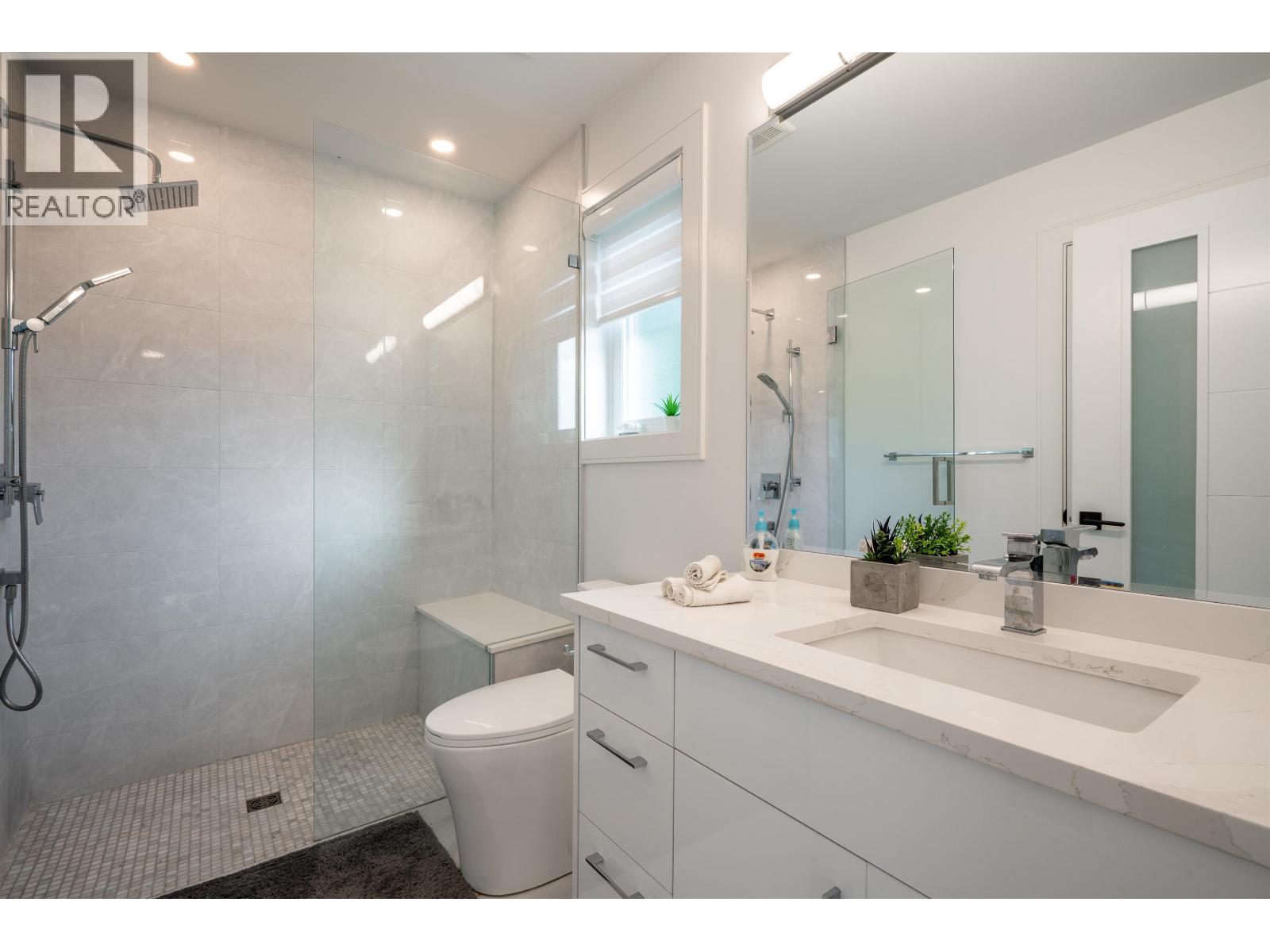 929 CANYON BOULEVARD, North Vancouver