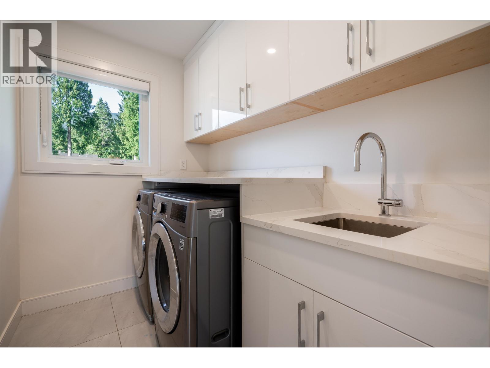929 CANYON BOULEVARD, North Vancouver