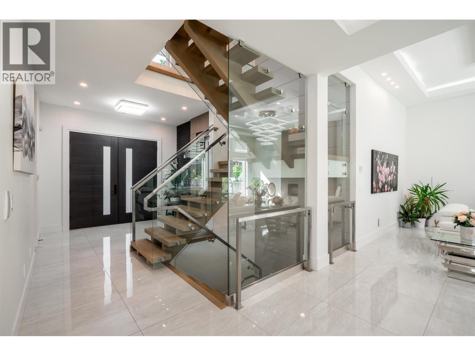 929 CANYON BOULEVARD, North Vancouver