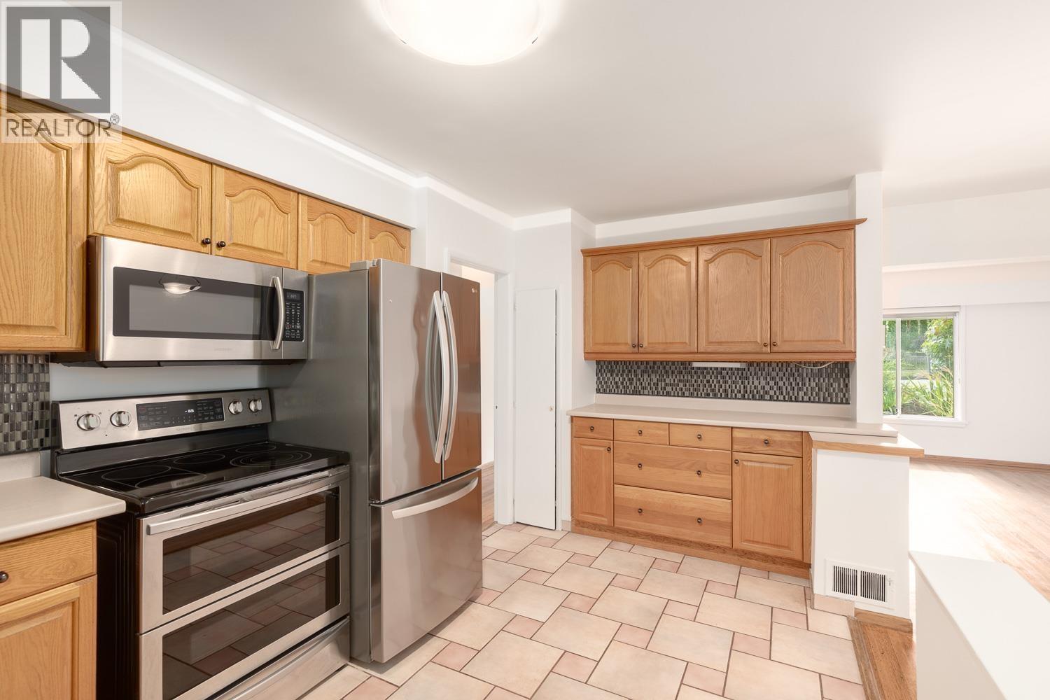 113 EIGHTH AVENUE, New Westminster