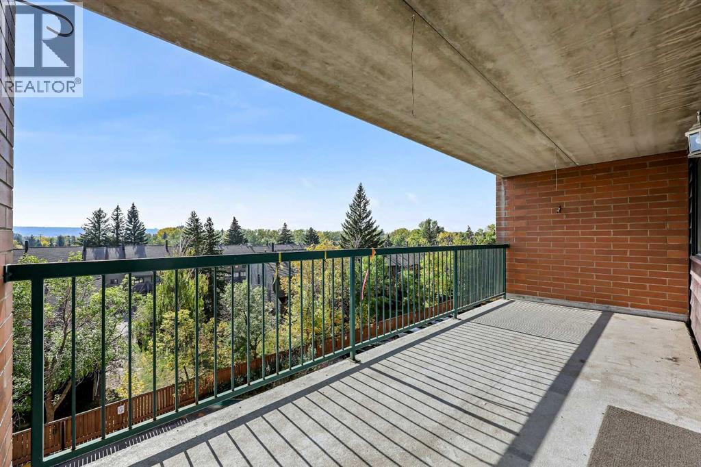 Single Family House for Sale in   Dalton Drive NW Dalhousie Calgary 