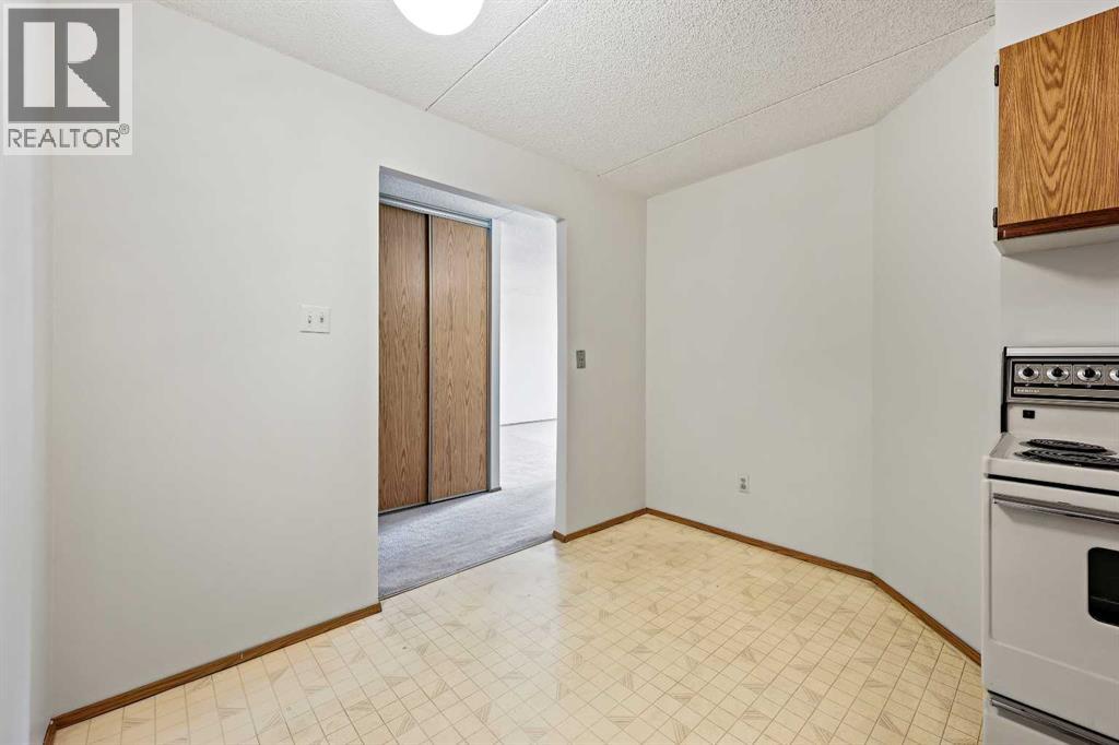 Single Family House for Sale in   Dalton Drive NW Dalhousie Calgary 
