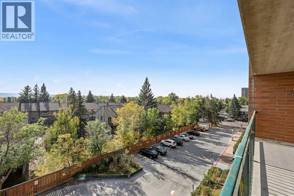 Single Family House for Sale in   Dalton Drive NW Dalhousie Calgary 