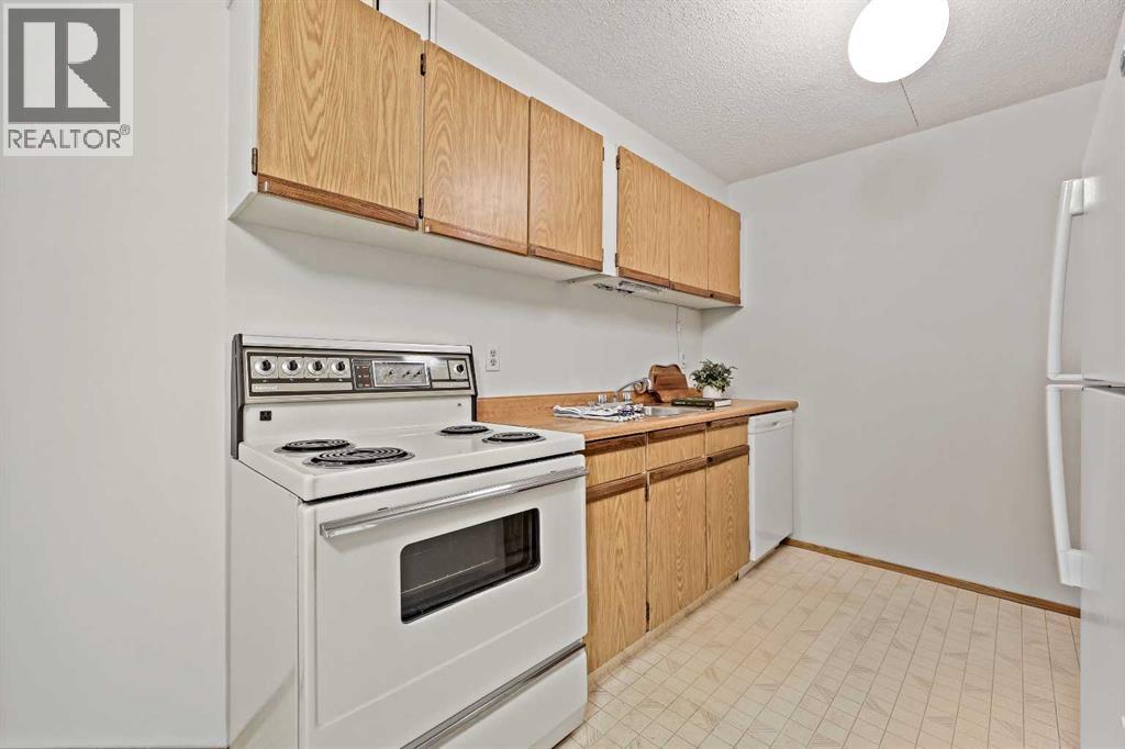 Single Family House for Sale in   Dalton Drive NW Dalhousie Calgary 
